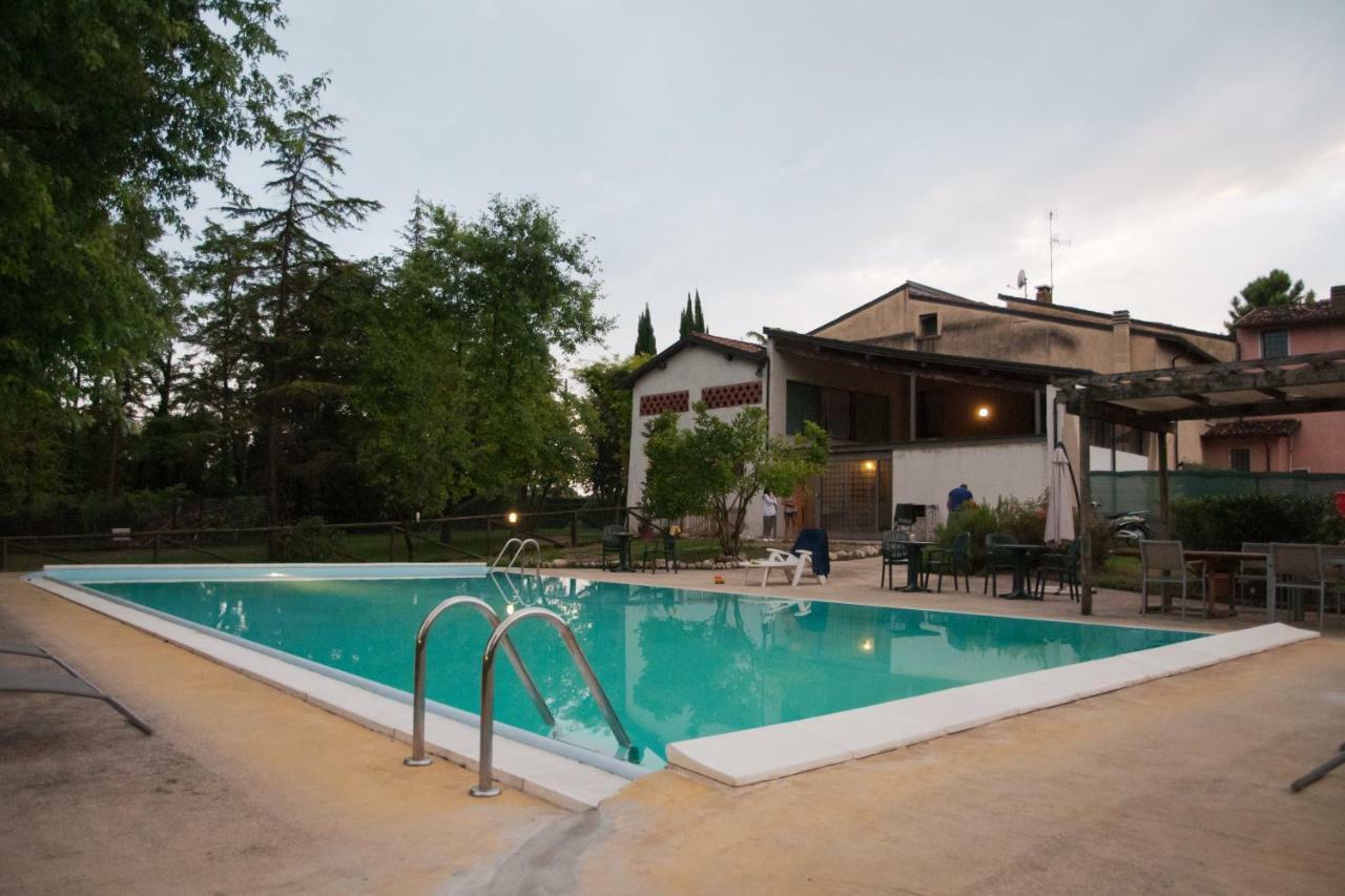 Bed and Breakfast Casale Del Sole Garda Монцамбано Экстерьер фото